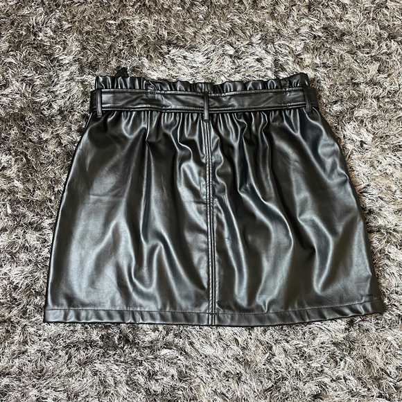 Black Faux Leather Belted Skirt from Forever 21, no tags/worn once - Picture 3 of 3